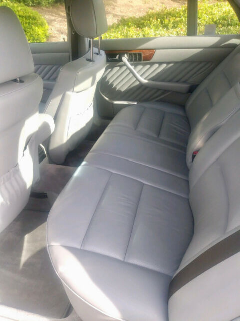 1991 White Mercedes-Benz 500-Series