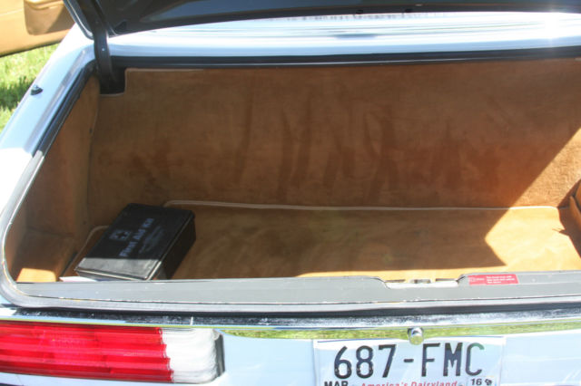 1986 White Mercedes-Benz 500-Series Convertible