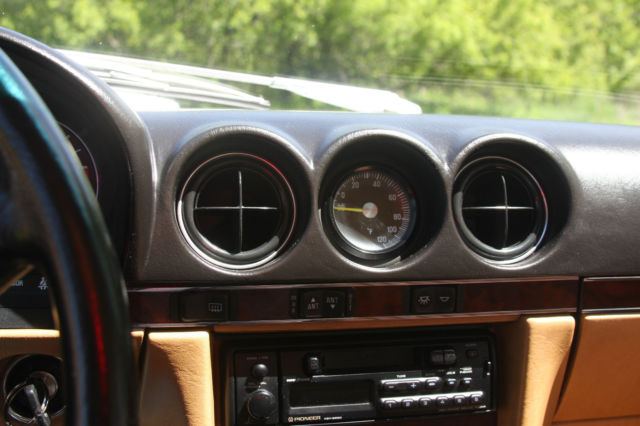1986 White Mercedes-Benz 500-Series Convertible
