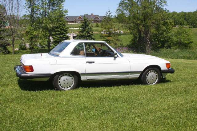 1986 White Mercedes-Benz 500-Series Convertible