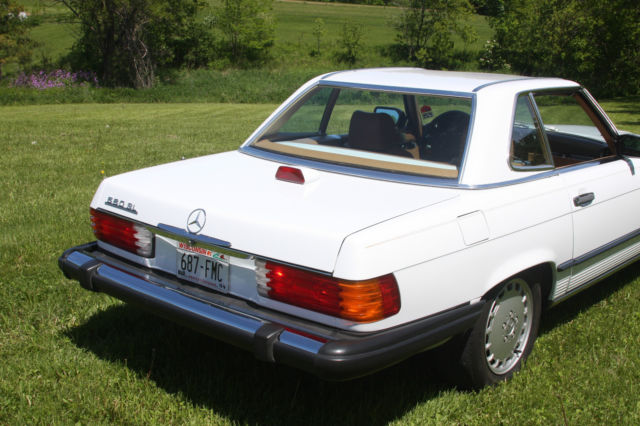 1986 White Mercedes-Benz 500-Series Convertible