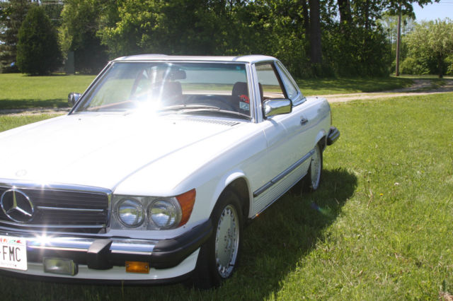1986 White Mercedes-Benz 500-Series Convertible