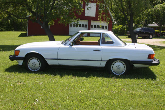 1986 White Mercedes-Benz 500-Series Convertible