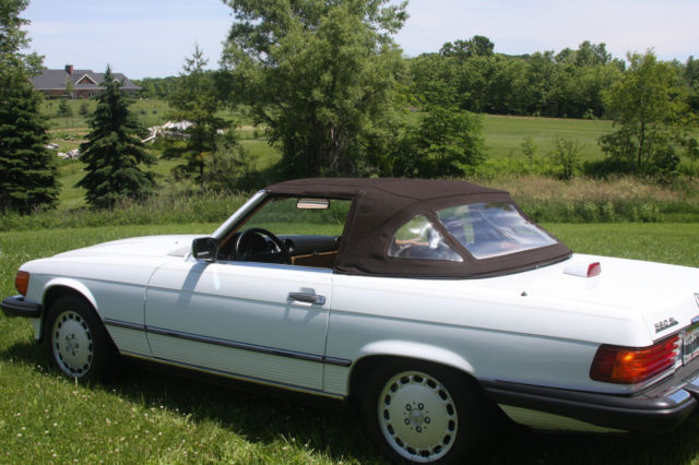 1986 White Mercedes-Benz 500-Series Convertible
