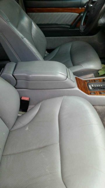 1994 White Mercedes-Benz 300-Series