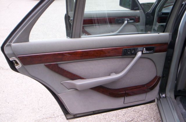 1988 199 Blauschwarz Mercedes-Benz S-Class Sedan