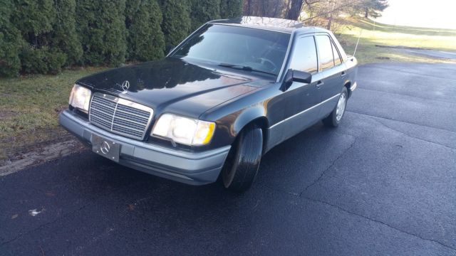 1994 White Mercedes-Benz E-Class Sedan