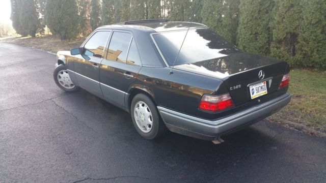 1994 White Mercedes-Benz E-Class Sedan