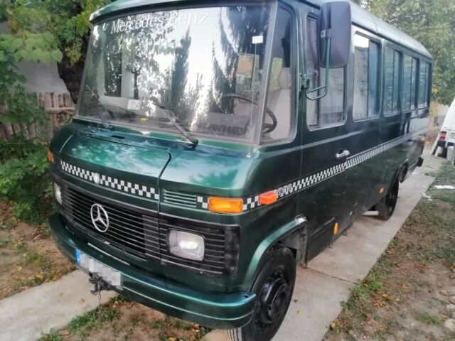 1985 Green Mercedes-Benz O 309 Extended Passenger Van