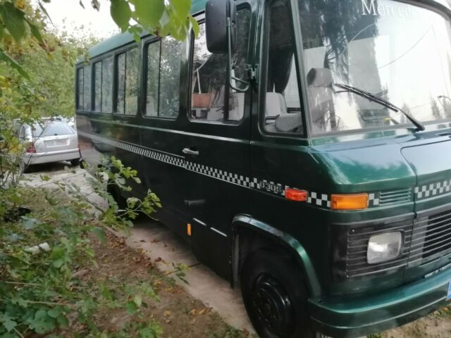 1985 Green Mercedes-Benz O 309 Extended Passenger Van