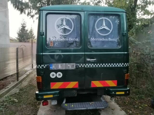 1985 Green Mercedes-Benz O 309 Extended Passenger Van