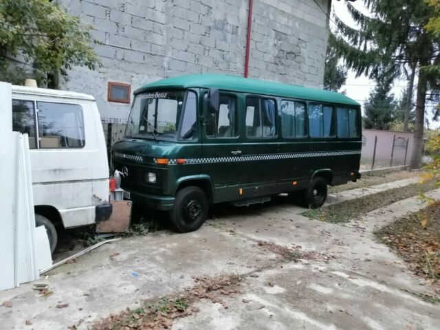1985 Green Mercedes-Benz O 309 Extended Passenger Van