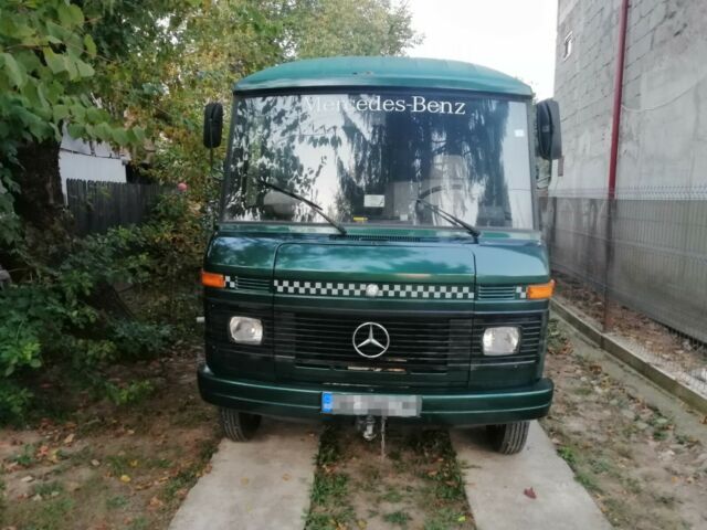 1985 Green Mercedes-Benz O 309 Extended Passenger Van