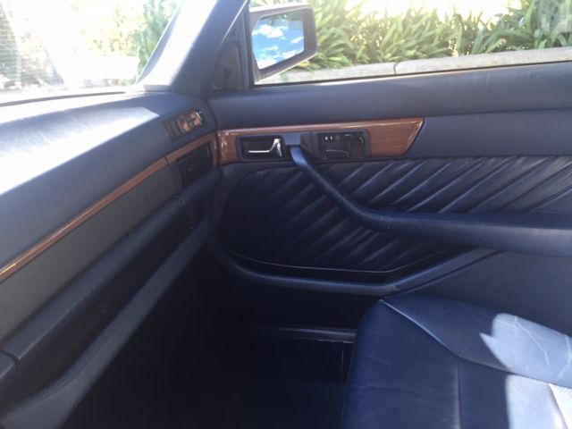 1989 Mercedes-Benz 400-Series