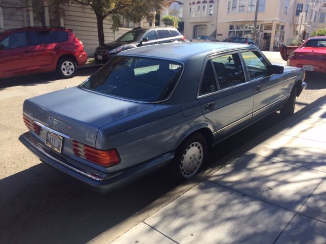 1989 Mercedes-Benz 400-Series
