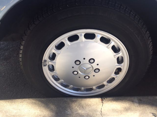 1989 Mercedes-Benz 400-Series