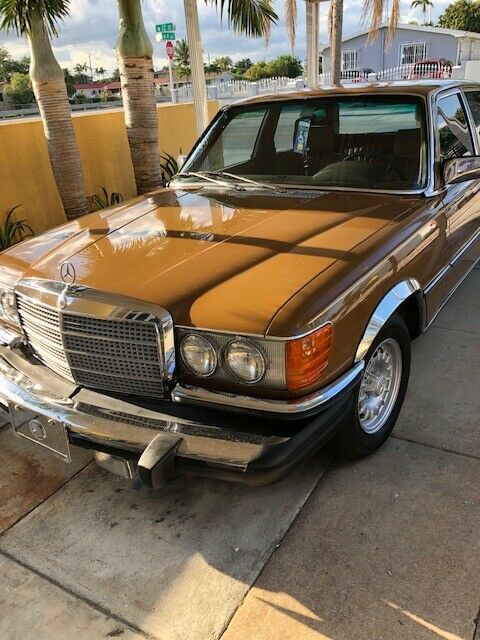 1980 Brown Mercedes-Benz 300-Series Sedan