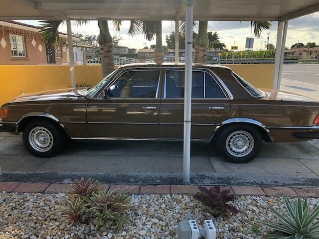 1980 Brown Mercedes-Benz 300-Series Sedan