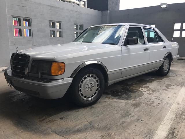 1991 White Mercedes-Benz S-Class Sedan