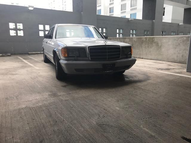 1991 White Mercedes-Benz S-Class Sedan