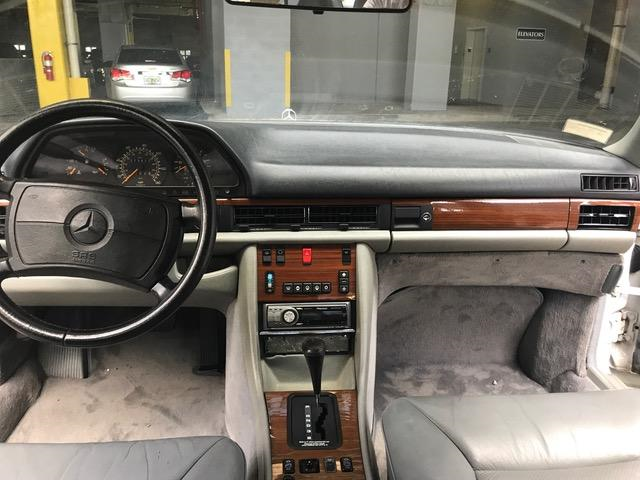 1991 White Mercedes-Benz S-Class Sedan