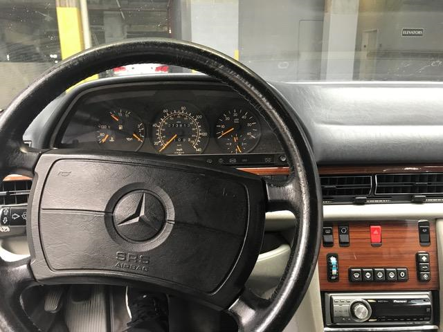 1991 White Mercedes-Benz S-Class Sedan