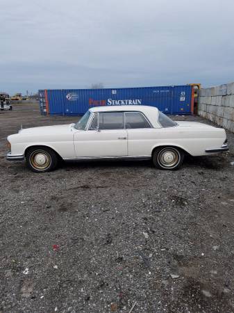 1966 White Mercedes-Benz S-Class Coupe