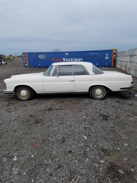 1966 White Mercedes-Benz S-Class Coupe
