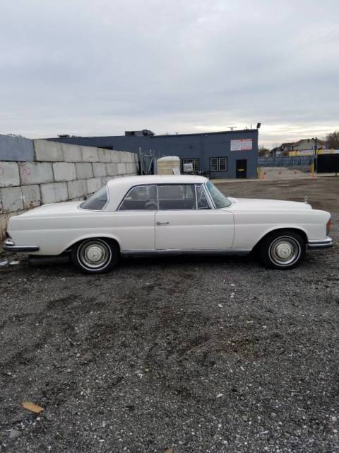 1966 White Mercedes-Benz S-Class Coupe