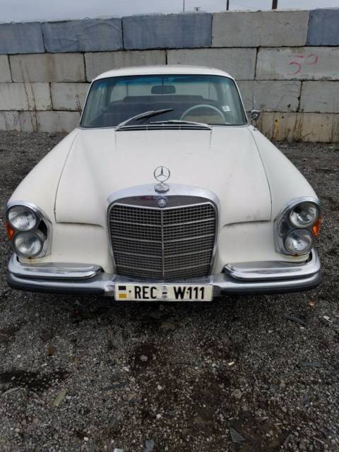 1966 White Mercedes-Benz S-Class Coupe