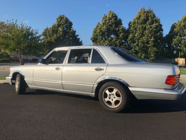 1989 Silver Mercedes-Benz S-Class Sedan
