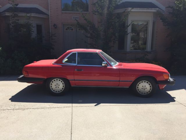 1986 Gold Mercedes-Benz SL-Class Convertible