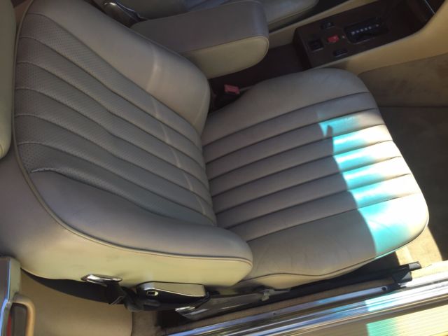 1986 Gold Mercedes-Benz SL-Class Convertible