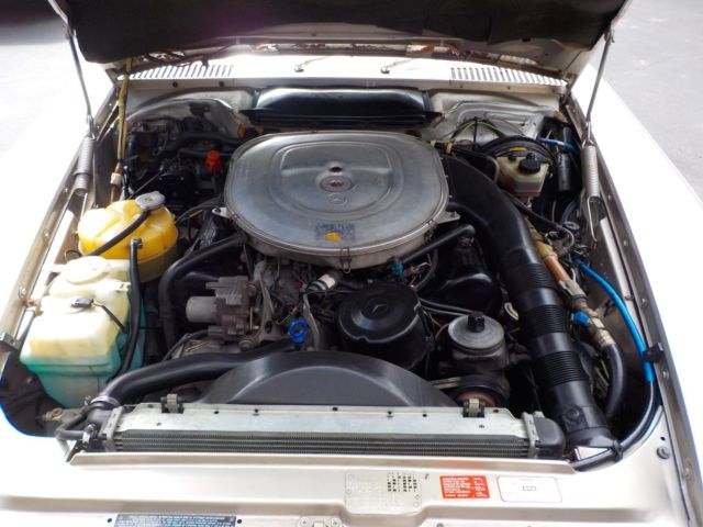 1986 Silver Mercedes-Benz SL-Class Convertible