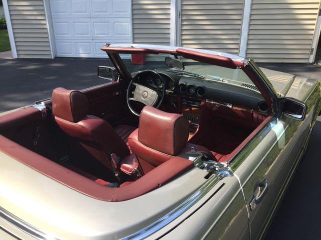 1986 Silver Mercedes-Benz SL-Class Convertible