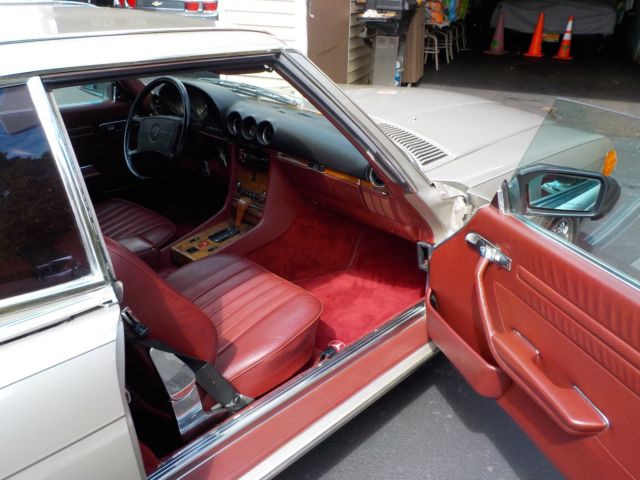 1986 Silver Mercedes-Benz SL-Class Convertible
