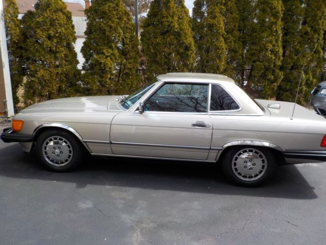 1986 Silver Mercedes-Benz SL-Class Convertible