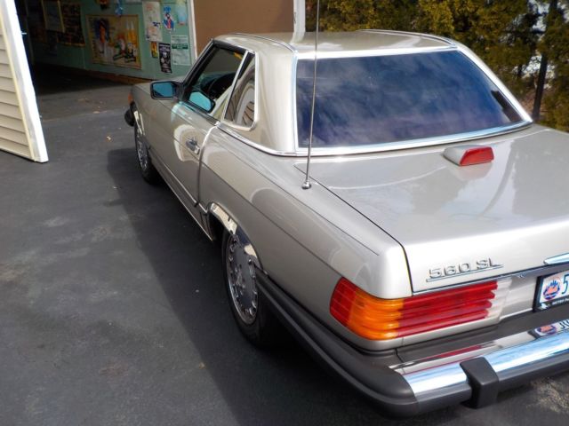 1986 Silver Mercedes-Benz SL-Class Convertible