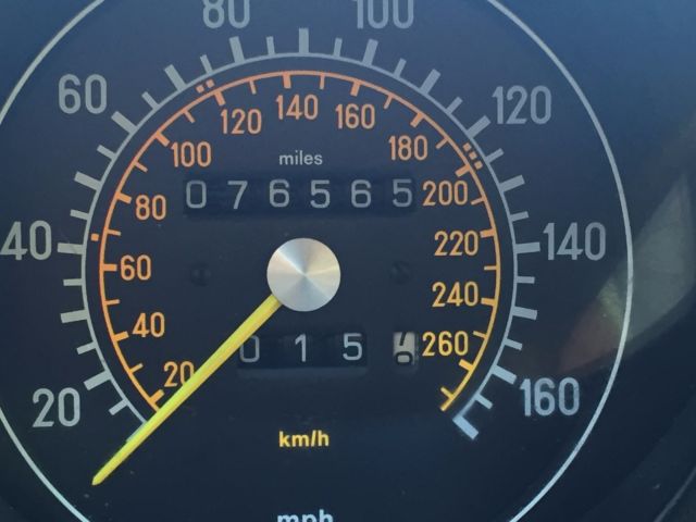 1986 Gold Mercedes-Benz SL-Class Convertible