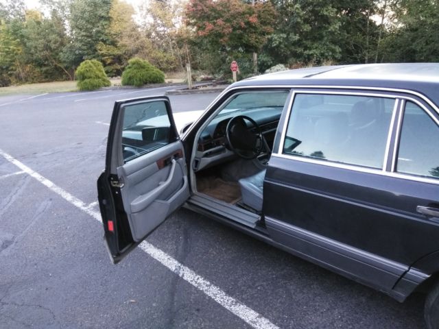 1988 Black Pearl 199 Mercedes-Benz 500-Series Sedan