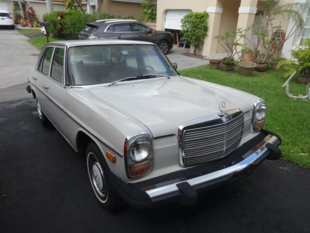 1976 White Mercedes-Benz 200-Series Sedan