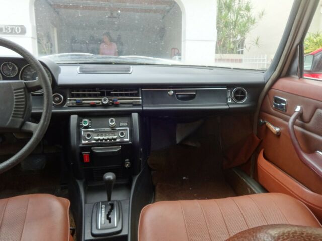 1976 White Mercedes-Benz 200-Series Sedan