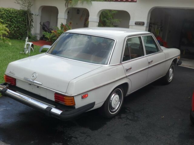 1976 White Mercedes-Benz 200-Series Sedan