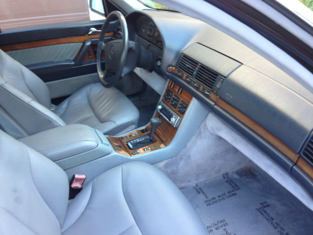 1993 Black Mercedes-Benz 300-Series