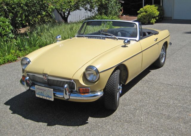 1969 Yellow MG MGB Convertible