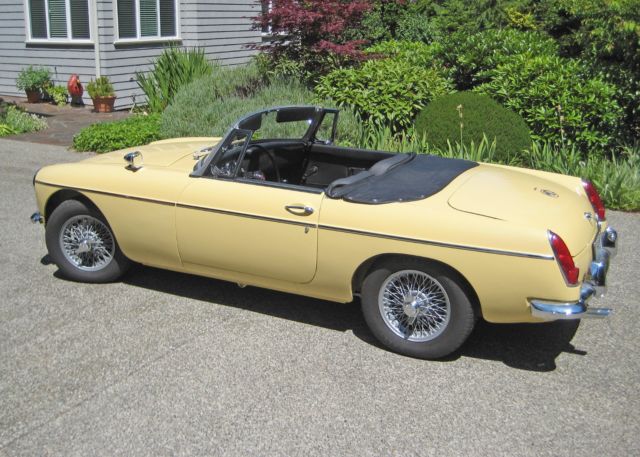 1969 Yellow MG MGB Convertible