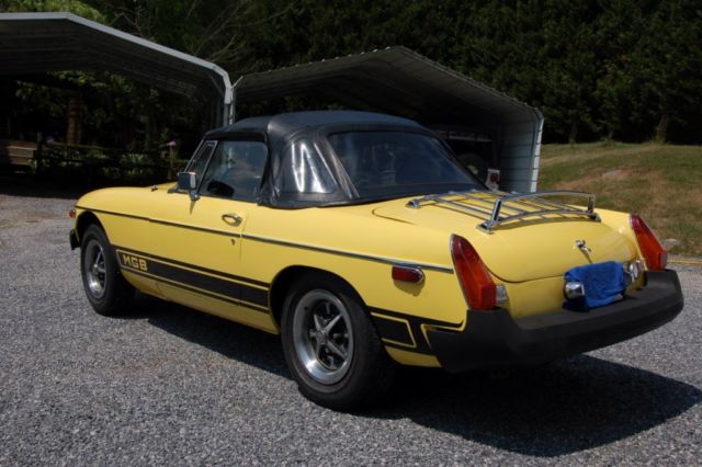 1976 Yellow MG MGB Convertible