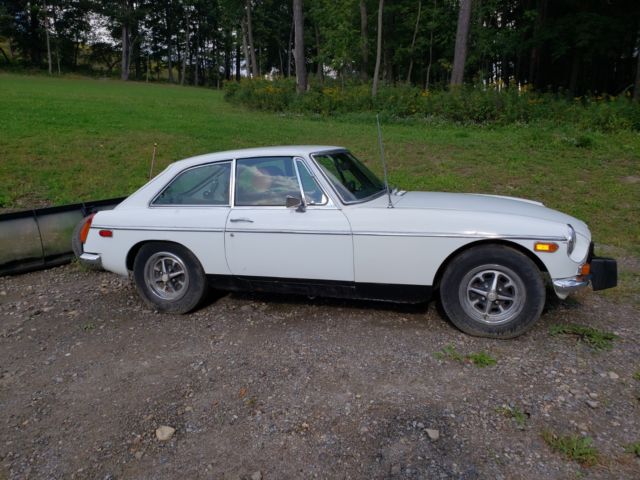 1974 White MG MGB Coupe