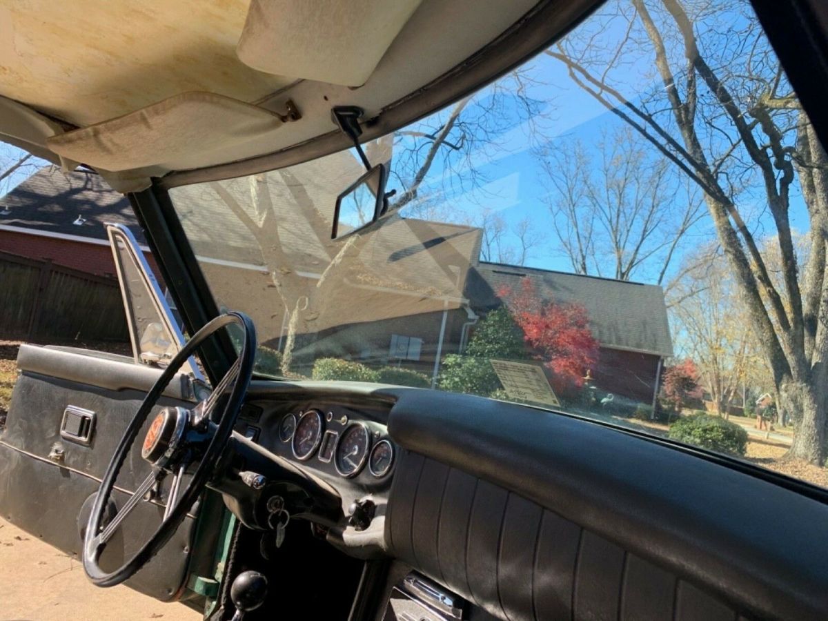 1968 British racing green MG MGB Coupe