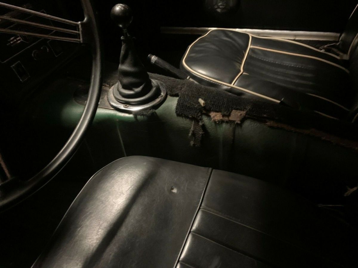 1968 British racing green MG MGB Coupe